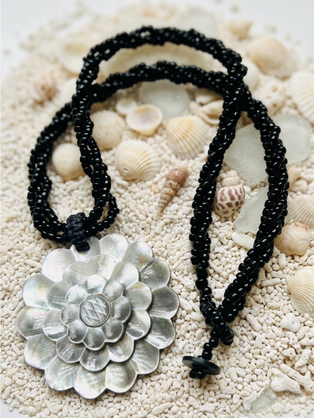Vintage Hawaiian Carved Black Lip Mother of Pearl Flower Necklace